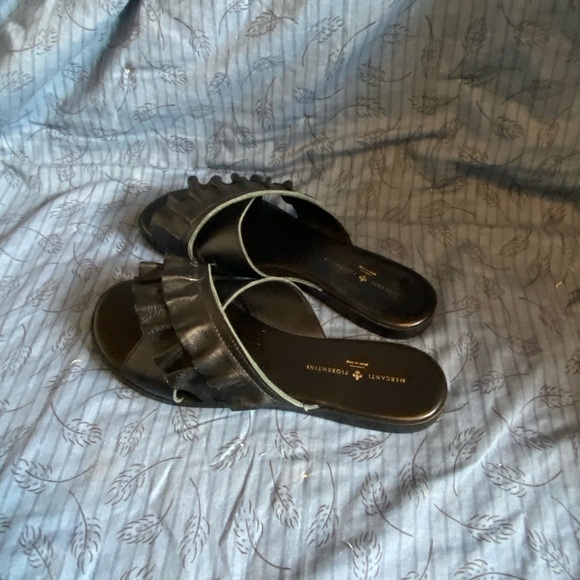 Mercanti Fiorentini leather ruffle sandal in black size 8 - Picture 2 of 4